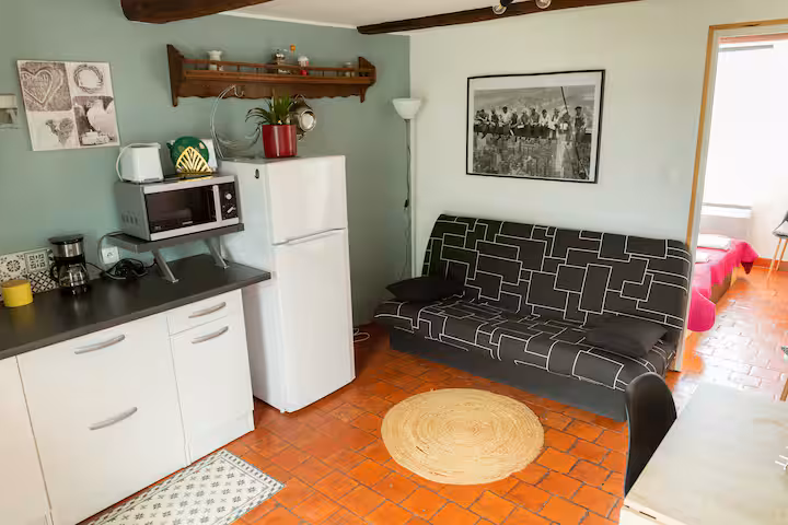 Cuisine et salon lumineux